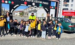 Kars’ta öğrencilere temel trafik eğitimi verildi