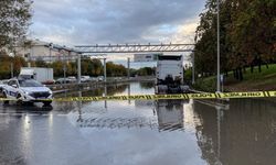 İstanbul’da sağanak hayatı felç etti: Yollar göle döndü