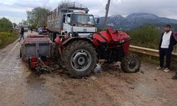 Eğirdir’de kamyon ile elma yüklü traktör çarpıştı: 1 yaralı