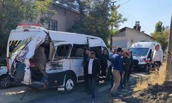 Muş’ta yolcu treni okul servisine çarptı: 17 öğrenci yaralandı