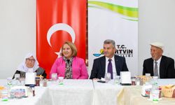 Artvin Valisi Ergün, sakin şehir Şavşat’ta huzurevi sakinlerini ziyaret etti