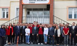 Artvin Valisi Ergün lise öğrencileriyle bir araya geldi
