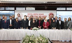 Bakan Göktaş, sosyal medya düzenlemesi için STK temsilcileriyle bir araya geldi