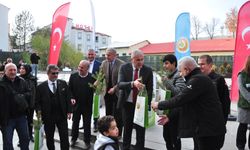Kars’ta Milli Ağaçlandırma Günü’nde Bin Fidan Vatandaşlara Dağıtıldı