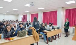 Kars’ta üniversite öğrencilerine kumar ve tütün bağımlılığı eğitimi verildi
