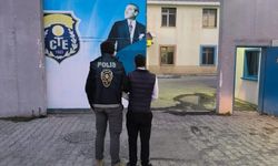 Kendisini banka görevlisi olarak tanıtan dolandırıcı Kars’ta yakalandı