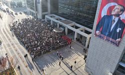 Ankara’da hayat bir dakikalığına durdu, Büyükşehir Belediyesi Ata’sını andı