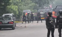 Endonezya’da cuma namazı sırasında camide patlama: 54 yaralı