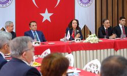 Burdur’da kamu yönetimi masaya yatırıldı