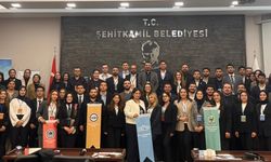 Gençler Gaziantep’te meclis koltuklarına oturdu