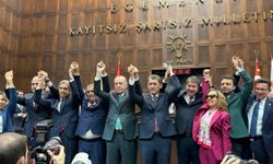 Erdoğan, İsa Yıldırım’a AK Parti rozetini taktı