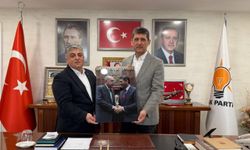 AK Parti Antalya il başkanı Ali Çetin’e anlamlı hediye