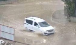 İzmir’de sağanak etkili oldu: Ev ve iş yerleri su altında kaldı