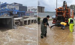 İzmir’de sağanak hayatı felç etti: Yollar çöktü, ev ve iş yerlerini su bastı
