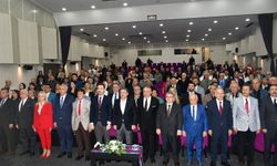 Trabzon’da başarılı gazeteciler ödüllerini ve plaketlerini aldılar