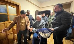 MHP Kars teşkilatı’ndan engelli vatandaşa akülü araç desteği