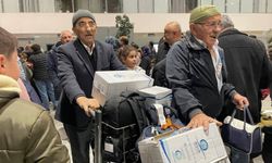 Kars’lı Umreciler gözyaşları ve dualarla karşılandı