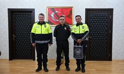 Kars İl Emniyet Müdürü Tombul, Başarılı Polis Memurunu ödüllendirdi
