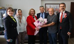 Artvin Valisi Ergün, emekli öğretmeni evinde ziyaret etti