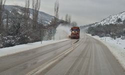 Beypazarı 43.Karayolları Şube şefliği: Ekiplerin karla mücadelesi