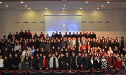 Türkiye’nin ilk serebral palsili uzay mühendisi Turgay Karakaş Rize’de öğrencilerle buluştu