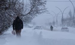Sivas-Kayseri kara yolu kar ve tipi nedeniyle ulaşıma kapatıldı