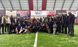 Terme’de 15 takımlı futbol turnuvasının finalinde Fenk Mahallesi büyük ilgi altında şampiyonluğa ulaştı