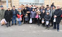 Başdeğirmen çifti, kandil geleneğinde çocukları sevindirdi