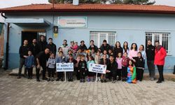 Küçük ayaklar, büyük umutlar: Üniversitelilerden köy okullarına tiyatro sürprizi