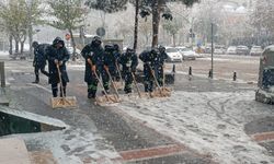 Batman’da karla mücadelede emekçilerin büyük özverisi