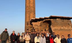 Misafir sporculara Gazi Kars'ın tarihi mirası tanıtıldı