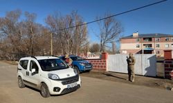 Kars’ta bin yüz kırk iki şahsın GBT sorgusu yapıldı, okul önleri ve sokaklar mercek altında