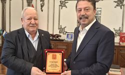 Beypazarı Muharip Gaziler Derneğinden belediye başkanına plaket