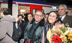 Masalsı yolculukta son durak: Kars’ta çiçekli ve danslı karşılama!