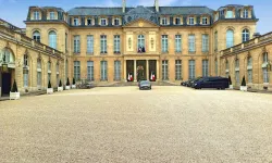 Fransa'da bu kez Elysee Sarayı’nda hırsızlık: Gümüş eşyalardan sorumlu görevli tutuklandı