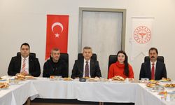 Artvin Valisi Ergün, tütün ve tütün ürünlerinin kullanımını bırakan 15 kişiye teşekkür belgesi verdi