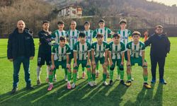 Yeşil Artvinspor U18 takımı deplasmanda farklı galip gelerek ligin ilk yarısını lider bitirdi
