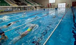 GSB Spor Okulları kapsamında yüzme antrenmanları Kars’ta aralıksız sürüyor