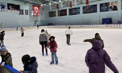 Kars Buz Pisti'nde çocuklara ara tatil sürprizi