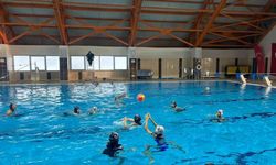 Kars’ta su topu heyecanı havuzlara taştı