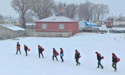 Kars’ta veteriner ekipleri, zorlu hava şartlarına rağmen sahadalar!