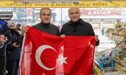 Belediye Başkanı Özlü: "Bu bayrak inmez, vatan bölünmez"