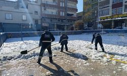 Eyyübiye okulları kar ve buzdan temizleniyor