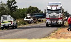 Güney Afrika’da okul servisi ile kamyon çarpıştı: 14 öğrenci hayatını kaybetti