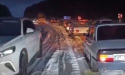 Kaş–Demre kara yolunda dolu ulaşımı aksattı