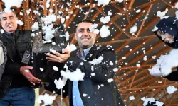 Çukurova Belediye Başkanı Kozay, çocuklar için Toroslardan kar getirtti