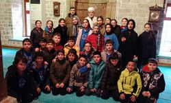 Şehit Samet Üstüner ortaokulu öğrencileri, tarihi paşa caminde