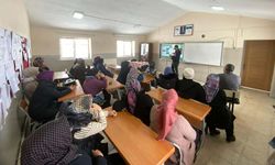 Akyaka’da “En İyi Narkotik Polisi Anne” projesi kapsamında eğitim düzenlendi