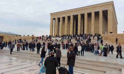 Anıtkabir'e yılın son günü ziyaretçi akını