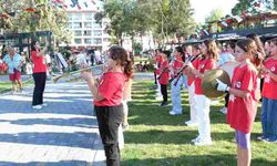 Kemer Belediyesi Gençlik Orkestrası’ndan mini konser